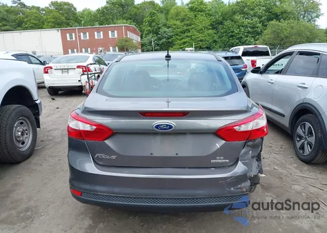 2013 Ford Focus Se z USA, uszkodzony, nr VIN 1FADP3F21DL348326